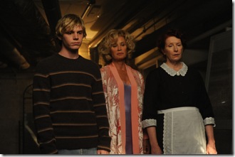 AMERICAN HORROR STORY: L-R: Evan Tate, Jessica Lange and Frances Conroy in AMERICAN HORROR STORY airing Wednesday, Oct 12 on FX. CR: Ray Mickshaw / FX
