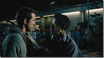 (L to R) Rookie operative Matt Weston (RYAN REYNOLDS) tries to outwit legendary spy Tobin Frost (DENZEL WASHINGTON) in the action-thriller "Safe House".  