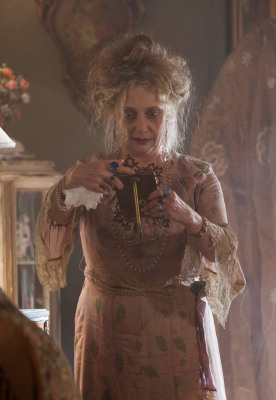 GOTHAM: Guest star Carol Kane as Gertrud Kapelput in the "Selina Kyle" episode of GOTHAM airing Monday, Sept. 29 (8:00-9:00 PM ET/PT) on FOX. ©2014 Fox Broadcasting Co. Cr: Jessica Miglio/FOX