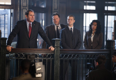 GOTHAM: Mayor James (guest star Richard Kind, L) holds a press conference after Detectives Gordon (Ben McKenzie, second from R) and Bullock (Donal Logue, second from L) apprehend child abductors in the "Selina Kyle" episode of GOTHAM airing Monday, Sept. 29 (8:00-9:00 PM ET/PT) on FOX. Also pictured: Zabryna Guevara. ©2014 Fox Broadcasting Co. Cr: Jessica Miglio/FOX