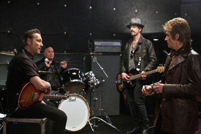 Sex&Drugs&Rock&Roll - "Don't Wanna Die Anonymous" -- Ep 101 (Airs Thursday, July 16, 10:00 pm e/p) -- Pictured: (l-r) John Corbett as Flash, Robert Kelly as Bam Bam, John Ales as Rehab, Denis Leary as Johnny. CR. Patrick Harbron/FX