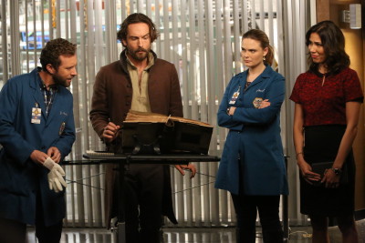 BONES: L-R: TJ Thyne, guest star Tom Mison, Emily Deschanel and Michaela Conlin in the special "The Resurrection in the Remains" BONES/SLEEPY HOLLOW crossover episode of BONES airing Thursday, Oct. 29 (8:00-9:00 PM ET/PT) on FOX. ©2015 Fox Broadcasting Co. Cr: Patrick McElhenney/FOX