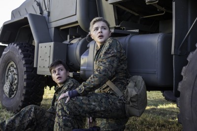 Nick Robinson, left, and Chloë Grace Moretz star in Columbia Pictures' "The 5th Wave."