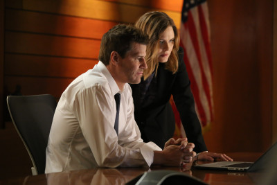BONES:  L-R:  David Boreanaz and Emily Deschanel in the special "The Resurrection in the Remains" BONES/SLEEPY HOLLOW crossover episode of BONES airing Thursday, Oct. 29 (8:00-9:00 PM ET/PT) on FOX.  ©2015 Fox Broadcasting Co.  Cr:  Kevin Estrada/FOX