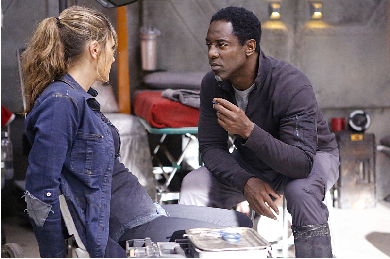 Pictured (L-R): Paige Turco as Abby and Isaiah Washington as Jaha -- Credit: Bettina Strauss/The CW -- © 2016 The CW Network, LLC. All Rights Reserved