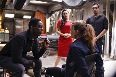  Pictured (L-R): Isaiah Washington as Jaha, Erica Cerra as Alie, Paige Turco as Abby, and Sachin Sahel as Jackson -- Credit: Bettina Strauss/The CW -- © 2016 The CW Network, LLC. All Rights Reserved
