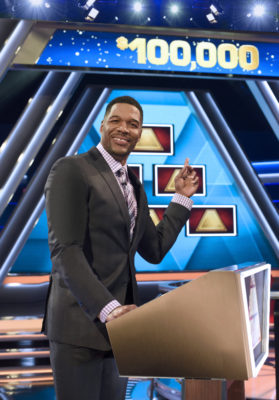 THE $100,000 PYRAMID - Michael Strahan hosts a new version of the classic game show, THE $100,000 PYRAMID, which will air in primetime on the ABC Television Network beginning SUNDAY, JUNE 26.    (ABC/ Ida Mae Astute)  MICHAEL STRAHAN