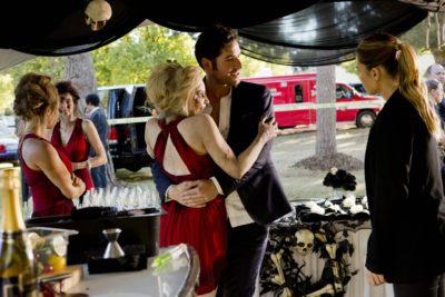 LUCIFER: L-R: Tom Ellis and Lauren German in the ÒMonsterÓ episode of LUCIFER airing Monday, Oct. 31 (9:01-10:00 PM ET/PT) on FOX.   ©2016 Fox Broadcasting Co. Cr: Bettina Strauss/FOX.